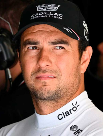 Sergio Checo Pérez durante la clasificación del Gran Premio de Gran Bretaña 2026 en el circuito de Silverstone.