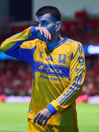 Ángel Correa durante un entrenamiento con Tigres antes de concretar su traspaso a River Plate.