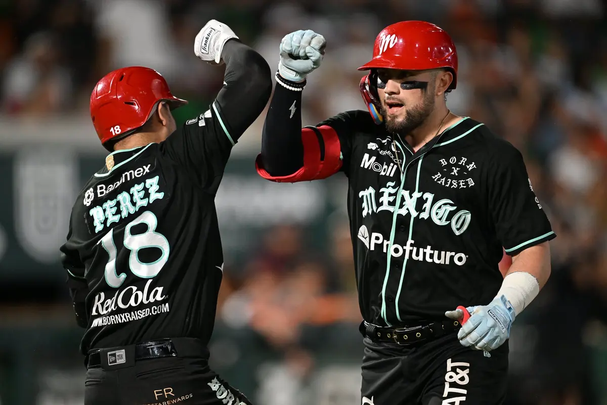 Diablos Rojos buscan hacer historia: van por el primer tricampeonato con un mismo nombre en la LMB 15 Jugadores de Diablos Rojos del México celebran durante la temporada 2026 de la Liga Mexicana de Beisbol antes del inicio de los playoffs.